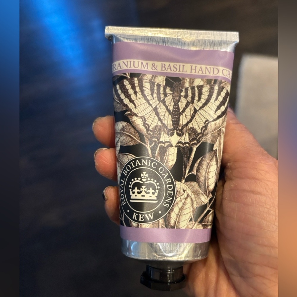 Royal Botanic Gardens KEW Geranium & Basil Hand Cream - Picture 2 of 9